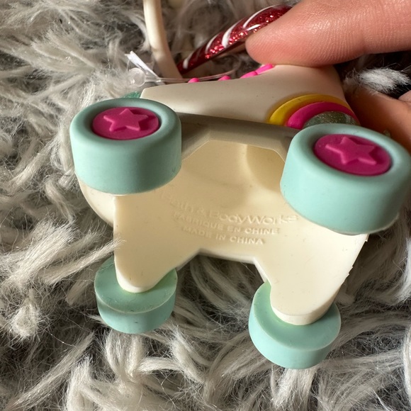 Bath & body works hand sanitizer holder NWT - Picture 5 of 5